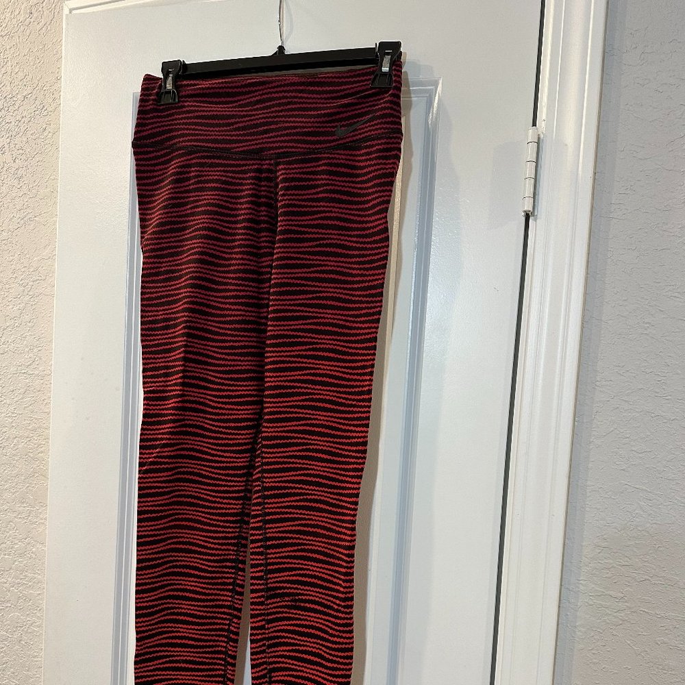 Nike DriFit Women's Small Red Leggings